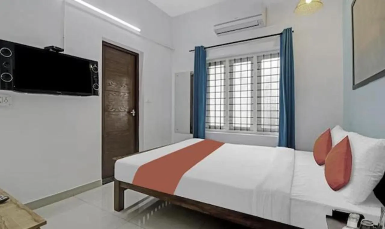 Hotel Fabexpress Majestic Abode Inn Trippapur