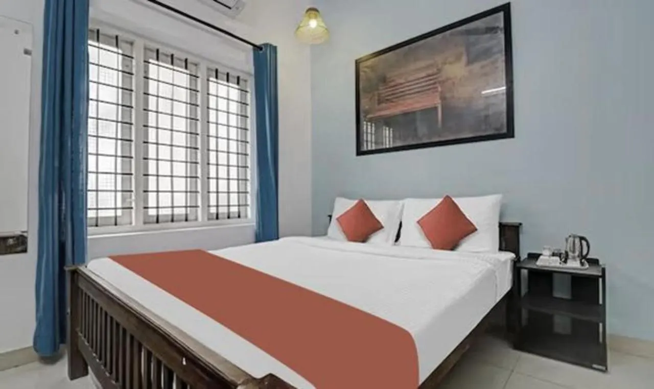 Fabexpress Majestic Abode Inn Trippapur 호텔