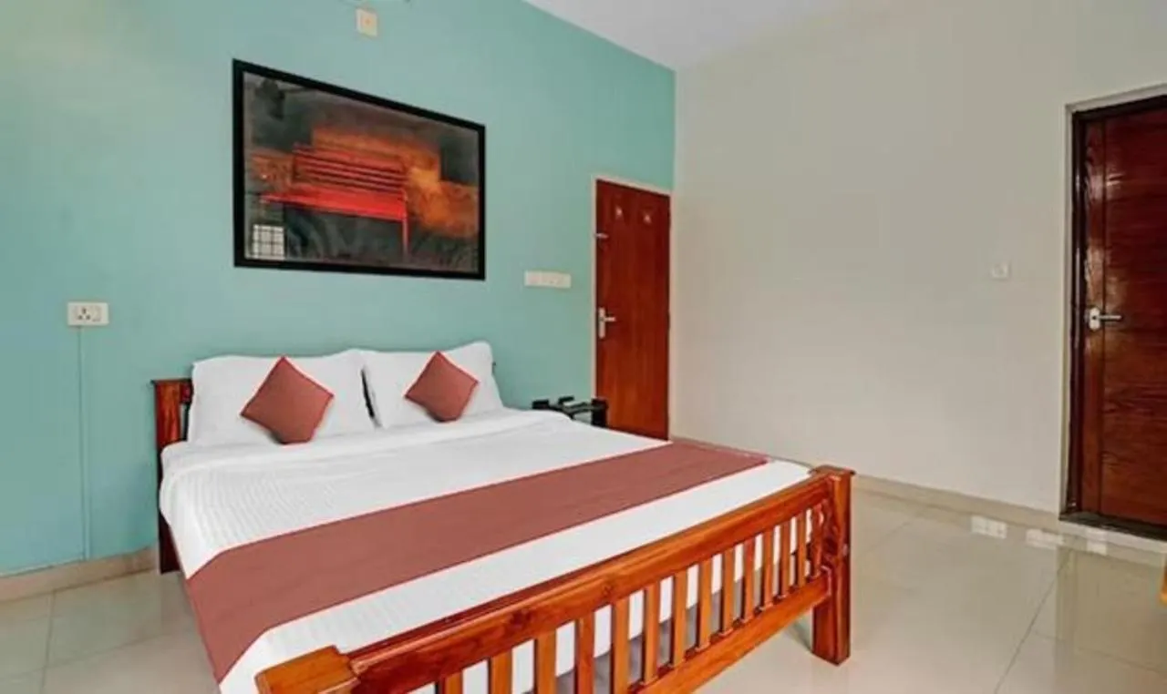 Fabexpress Majestic Abode Inn Trippapur 호텔